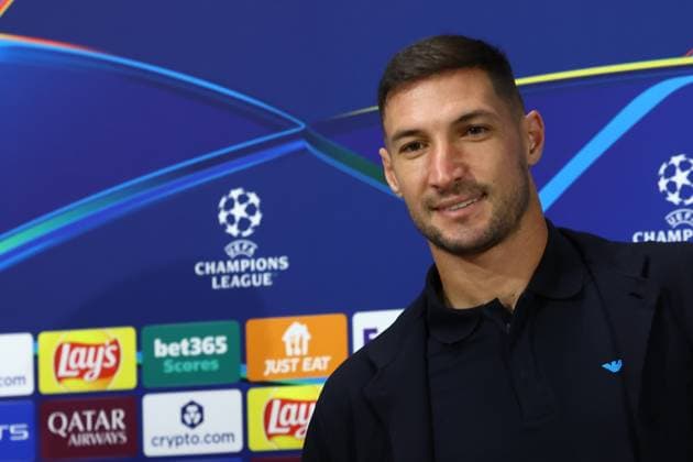 SSC Napoli Training and press conference, PK, Pressekonferenz - UEFA Champions League 2025 26 League Phase MD4 Matteo Politano of Napoli attends a press conference ahead of the UEFA Champions League 2025 26 League Phase MD4 against Eintracht Frankfurt at Stadio Maradona in Naples, Italy, on November 3, 2025. Naples ITALY  Copyright: xCiroxDexLucax originalFilename:deluca-sscnapol251103_npiO0.jpg