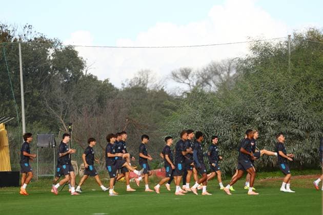 SSC Napoli Training Session And press conference, PK, Pressekonferenz - UEFA Champions League 2025 26 League Phase MD2 Napoli s players train ahead of the UEFA Champions League 2025 26 at Napoli training center in Castel Volturno, Italy, on November 3, 2025. Castel Volturno Italy  Copyright: xCiroxDexLucax originalFilename:deluca-sscnapol251103_npcxP.jpg