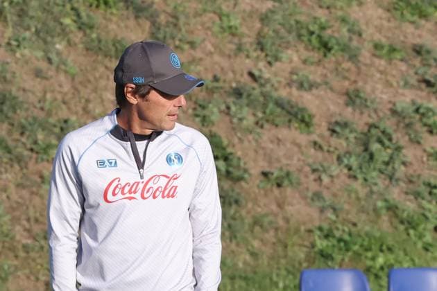 SSC Napoli Training Session And press conference, PK, Pressekonferenz - UEFA Champions League 2025 26 League Phase MD2 Antonio Conte coaches Napoli during a training session ahead of the UEFA Champions League 2025 26 at Napoli training center in Castel Volturno, Italy, on November 3, 2025. Castel Volturno Italy  Copyright: xCiroxDexLucax originalFilename:deluca-sscnapol251103_nplqx.jpg