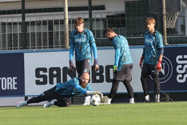 SSC Napoli Training Session And press conference, PK, Pressekonferenz - UEFA Champions League 2025 26 League Phase MD2 Vanja Milinkovic-Savic of Napoli participates in a training session ahead of the UEFA Champions League 2025 26 at Napoli training center in Castel Volturno, Italy, on November 3, 2025. Castel Volturno Italy  Copyright: xCiroxDexLucax originalFilename:deluca-sscnapol251103_npVyB.jpg