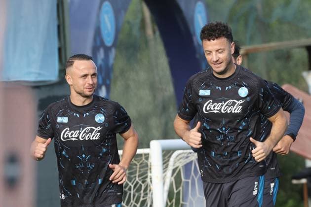 SSC Napoli Training Session And press conference, PK, Pressekonferenz - UEFA Champions League 2025 26 League Phase MD2 Stanislav Lobotka and Amir Rrahmani of Napoli participate in a training session ahead of the UEFA Champions League 2025 26 at Napoli training center in Castel Volturno, Italy, on November 3, 2025. Castel Volturno Italy  Copyright: xCiroxDexLucax originalFilename:deluca-sscnapol251103_npZTf.jpg
