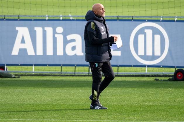 Juventus™ head coach Luciano Spalletti during the Juventus training session before the UCL Match Juventus vs Sporting at Continassa Juventus Training Center in Turin, north west Italy - Monday, November 3, 2025. - Soccer .  Copyright: xAlbertoxGandolfo LaPressex