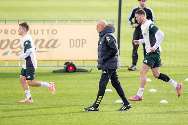 Juventus™ head coach Luciano Spalletti during the Juventus training session before the UCL Match Juventus vs Sporting at Continassa Juventus Training Center in Turin, north west Italy - Monday, November 3, 2025. - Soccer .  Copyright: xAlbertoxGandolfo LaPressex