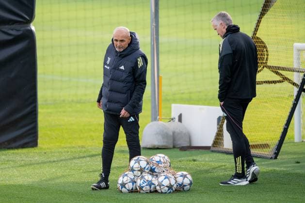 Juventus™ head coach Luciano Spalletti during the Juventus training session before the UCL Match Juventus vs Sporting at Continassa Juventus Training Center in Turin, north west Italy - Monday, November 3, 2025. - Soccer .  Copyright: xAlbertoxGandolfo LaPressex