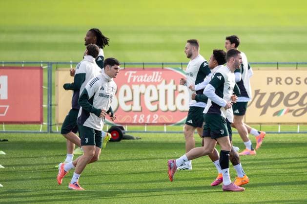 Juventus Dusan Vlahovic during the Juventus training session before the UCL Match Juventus vs Sporting at Continassa Juventus Training Center in Turin, north west Italy - Monday, November 3, 2025. - Soccer .  Copyright: xAlbertoxGandolfo LaPressex