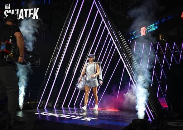 WTA, Tennis Damen Finals 2025 in Riyadh - Day Three RIYADH, SAUDI ARABIA - NOVEMBER 3: Iga Swiatek of Poland arrives ahead of her second group-stage match against Elena Rybakina of Kazakhstan on Day 3 of the 2025 WTA Finals, part of the Hologic WTA Tour, at King Saud University Indoor Arena in Riyadh, Saudi Arabia, on November 3, 2025. Artur Widak Anadolu Riyadh Saudi Arabia. Editorial use only. Please get in touch for any other usage.  Copyright: x2025xAnadoluxArturxWidakx