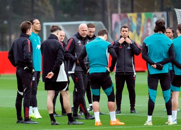 3rd November 2025; Anfield, Liverpool, Merseyside, England; UEFA Champions League Football, Liverpool versus Real Madrid press conference, PK, Pressekonferenz Liverpool manager Arne Slot addresses his players before the open training session ahead of tomorrow s Champions League Group match vs Real Madrid  AlanxMartin