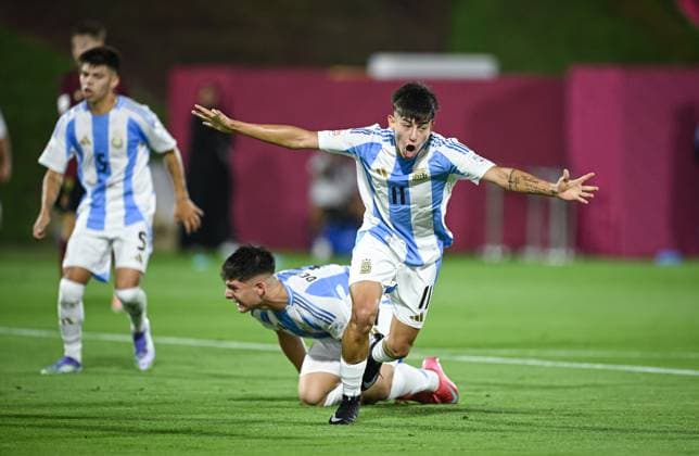Soccer, Junior U 17 World Cup 2025 Preliminary round 03 11 2025 Group D Argentina Belgium CHEERS Argentina Goalscorer to 1 0 Ramiro Tulian re , Thomas De Martis back ground