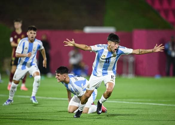 Soccer, Junior U 17 World Cup 2025 Preliminary round 03 11 2025 Group D Argentina Belgium CHEERS Argentina Goalscorer to 1 0 Ramiro Tulian re , Thomas De Martis back ground