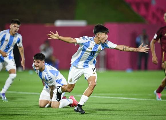 Soccer, Junior U 17 World Cup 2025 Preliminary round 03 11 2025 Group D Argentina Belgium CHEERS Argentina Goalscorer to 1 0 Ramiro Tulian re , Thomas De Martis back ground