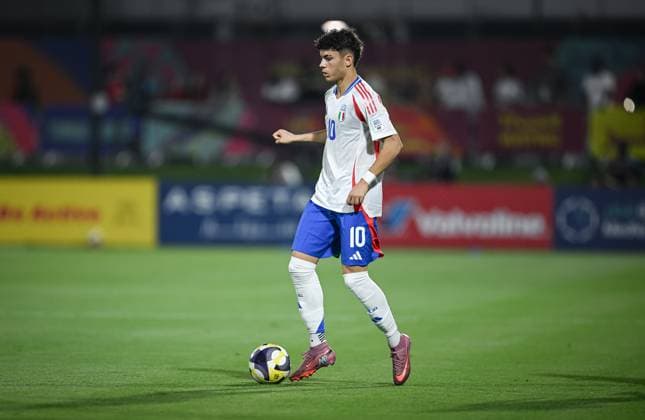 Football, Juniors U 17 World Cup 2025 Preliminary round 03 11 2025 Group A Qatar Italy Samuele Inacio Italy Borussia Dortmund on the ball