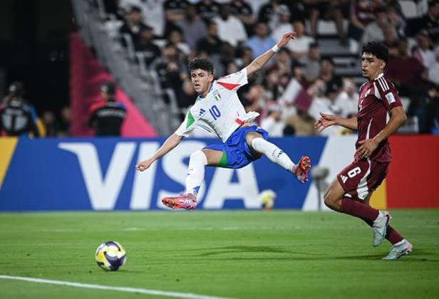 Football, Junior U 17 World Cup 2025 Preliminary Round 03 11 2025 Group A Qatar Italy Samuele Inacio re, Italy Borussia Dortmund scores the goal here to make it 0 1 against Friakh Adam re, Qatar