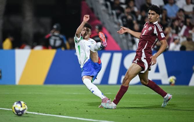 Football, Junior U 17 World Cup 2025 Preliminary Round 03 11 2025 Group A Qatar Italy Samuele Inacio re, Italy Borussia Dortmund scores the goal here to make it 0 1 against Friakh Adam re, Qatar