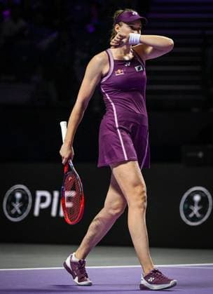 WTA, Tennis Damen Finals 2025 in Riyadh - Day Three RIYADH, SAUDI ARABIA - NOVEMBER 3: Elena Rybakina of Kazakhstan wins against Iga Swiatek of Poland during their second group-stage match on Day 3 of the 2025 WTA Finals, part of the Hologic WTA Tour, at King Saud University Indoor Arena in Riyadh, Saudi Arabia, on November 3, 2025. Artur Widak Anadolu Riyadh Saudi Arabia. Editorial use only. Please get in touch for any other usage.  Copyright: x2025xAnadoluxArturxWidakx