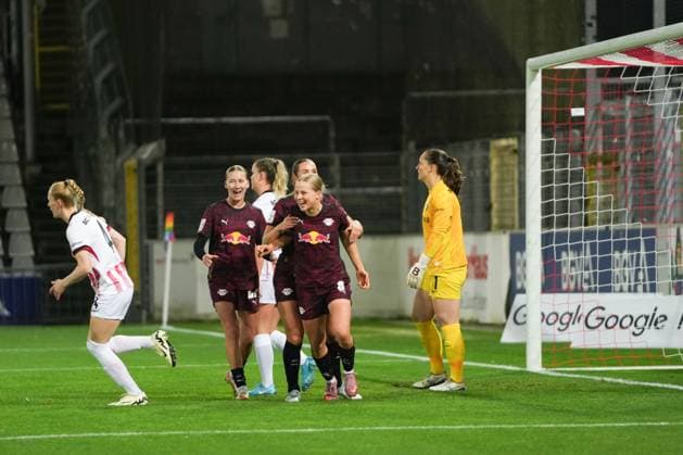 Google Pixel Womens Bundesliga SC Freiburg vs RB Leipzig, 03 11 2025 Goal celebration for 0 1 by Emilía Ásgeirsdóttir RB Leipzig, 8 Google Pixel Womens Bundesliga SC Freiburg vs RB Leipzig Dreisamstadion, 03 11 2025 DFB DFL REGULATIONS PROHIBIT ANY USE OF PHOTOGRAPHS AS IMAGE SEQUENCES AND OR QUASI VIDEO Copyright: xBEAUTIFULxSPORTS Boscox