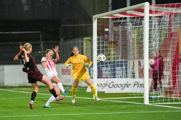 Google Pixel Womens Bundesliga SC Freiburg vs RB Leipzig, 03 11 2025 Emilía Ásgeirsdóttir RB Leipzig, 8 with the shot on goal to 0 1 Google Pixel Womens Bundesliga SC Freiburg vs RB Leipzig Dreisamstadion, 03 11 2025 DFB DFL REGULATIONS PROHIBIT ANY USE OF PHOTOGRAPHS AS IMAGE SEQUENCES AND OR QUASI VIDEO Copyright: xBEAUTIFULxSPORTS Boscox