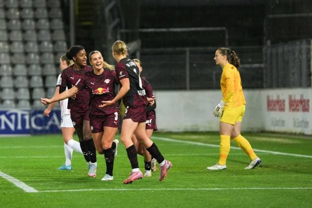 Google Pixel Womens Bundesliga SC Freiburg vs RB Leipzig, 03 11 2025 Goal celebration for 0 1 by Emilía Ásgeirsdóttir RB Leipzig, 8 Google Pixel Womens Bundesliga SC Freiburg vs RB Leipzig Dreisamstadion, 03 11 2025 DFB DFL REGULATIONS PROHIBIT ANY USE OF PHOTOGRAPHS AS IMAGE SEQUENCES AND OR QUASI VIDEO Copyright: xBEAUTIFULxSPORTS Boscox