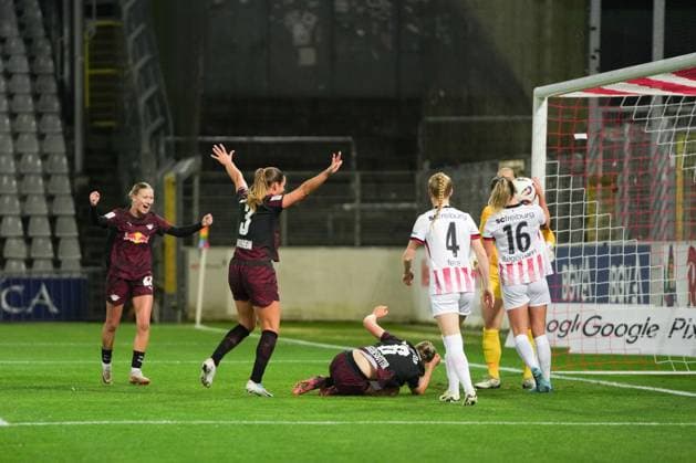 Google Pixel Womens Bundesliga SC Freiburg vs RB Leipzig, 03 11 2025 Goal celebration for 0 1 by Emilía Ásgeirsdóttir RB Leipzig, 8 Google Pixel Womens Bundesliga SC Freiburg vs RB Leipzig Dreisamstadion, 03 11 2025 DFB DFL REGULATIONS PROHIBIT ANY USE OF PHOTOGRAPHS AS IMAGE SEQUENCES AND OR QUASI VIDEO Copyright: xBEAUTIFULxSPORTS Boscox