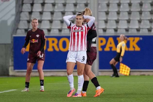 Alena Bienz SC Freiburg, 08 vergibt Torchance , Germany, Soccer, GooglePixel Womens Bundesliga, 8 Matchday, 2025 2026, SC Freiburg vs RB Leipzig, 03 11 2025, Dreisamstadion, Freiburg, Germany DFB REGULATIONS PROHIBIT ANY USE OF PHOTOGRAPHS AS IMAGE SEQUENCES AND OR QUASI VIDEO Freiburg Dreisamstadion Baden Wuerttemberg Germany Copyright: xArnexAmbergx