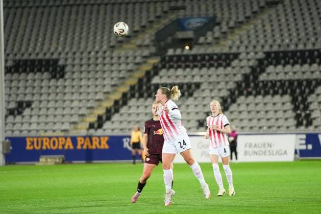 Google Pixel Womens Bundesliga SC Freiburg vs RB Leipzig, 03 11 2025 Ingibjörg Sigurdardottir SC Freiburg, 24 with a header Google Pixel Womens Bundesliga SC Freiburg vs RB Leipzig Dreisamstadion, 03 11 2025 DFB DFL REGULATIONS PROHIBIT ANY USE OF PHOTOGRAPHS AS IMAGE SEQUENCES AND OR QUASI VIDEO Copyright: xBEAUTIFULxSPORTS Boscox