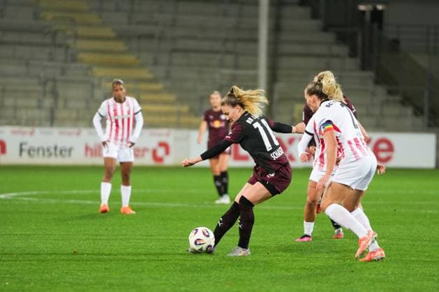 Google Pixel Womens Bundesliga SC Freiburg vs RB Leipzig, 03 11 2025 Annabel Schasching RB Leipzig, 16 Google Pixel Womens Bundesliga SC Freiburg vs RB Leipzig Dreisamstadion, 03 11 2025 DFB DFL REGULATIONS PROHIBIT ANY USE OF PHOTOGRAPHS AS IMAGE SEQUENCES AND OR QUASI VIDEO Copyright: xBEAUTIFULxSPORTS Boscox