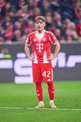 Lennart Karl of FC Bayern München in the match FC BAYERN MÜNCHEN - BAYER 04 LEVERKUSEN 3-0 on November 1, 2025 at Allianz Arena München, Germany. Season 2026 2026, 1.Bundesliga, FCB, matchday 9,