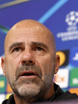 PIRAEUS - PSV Eindhoven coach Peter Bosz during the MD-1 press conference, PK, Pressekonferenz prior to the UEFA Champions League match against Olympiacos FC at the Georgios Karaiskakis Stadium on November 3, 2025, in Piraeus, Greece. ANP MAURICE VAN STEEN UEFA Champions League 2025-2026 xVIxANPxSportx xxANPxIVx 541136432 originalFilename: 541136432.jpg