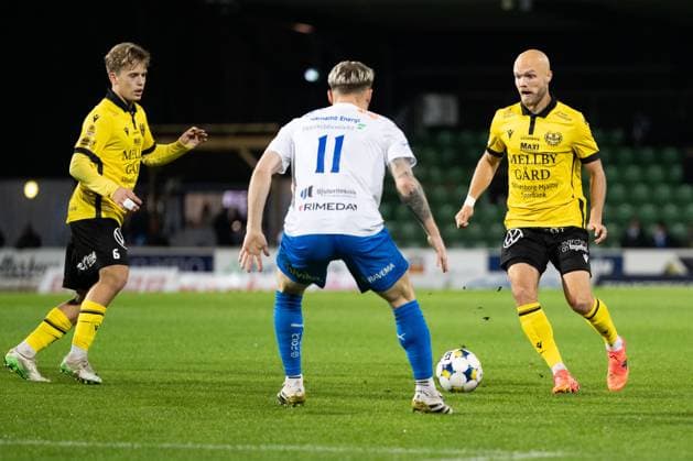 251103 Mjällbys Viktor Gustafson during the football match in Allsvenskan between Värnamo and Mjällby on November 3, 2025 in Värnamo  Copyright: NICLASxJÖNSSON BB251103NO008