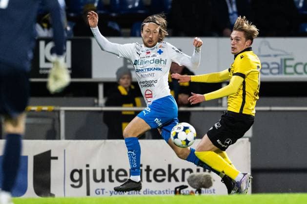 251103 Värnamos Axel Björnström and Mjällbys Jeppe Kjaer during the football match in the Allsvenskan between Värnamo and Mjällby on November 3, 2025 in Värnamo  Copyright: NICLASxJÖNSSON BB251103NO012