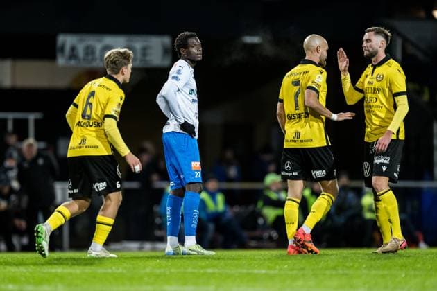 251103 Värnamos Souleymane Coulibaly is depressed after 0 2 during the football match in Allsvenskan between Värnamo and Mjällby on November 3, 2025 in Värnamo  Copyright: NICLASxJÖNSSON BB251103NO013