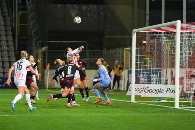 Google Pixel Womens Bundesliga SC Freiburg vs RB Leipzig, 03 11 2025 Header by Svenja Fölmli SC Freiburg, 9 Google Pixel Womens Bundesliga SC Freiburg vs RB Leipzig Dreisamstadion, 03 11 2025 DFB DFL REGULATIONS PROHIBIT ANY USE OF PHOTOGRAPHS AS IMAGE SEQUENCES AND OR QUASI VIDEO Copyright: xBEAUTIFULxSPORTS Boscox