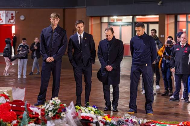 Football - UEFA Champions League - League Phase - Liverpool FC v Real Madrid CF - MD-1 LIVERPOOL, ENGLAND - Monday, November 3, 2025: Real Madrid s (L-R) Dean Huijsen, Xabi Alonso, Emilio Butragueno, Trent Alexander-Arnold lay wreaths to pay tribute to former Liverpool player Diogo Jota, who died in a car accident in July, after a press conference, PK, Pressekonferenz at Anfield ahead of the UEFA Champions League game between Liverpool FC and Real Madrid CF. (Photo by David Rawcliffe Propaganda) LIVERPOOL Anfield MERSEYSIDE ENGLAND Copyright: xDavidxRawcliffex P2025-11-03-Liverpool_Real_Madrid_MD-1-94