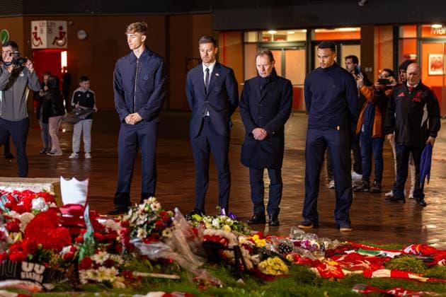 Football - UEFA Champions League - League Phase - Liverpool FC v Real Madrid CF - MD-1 LIVERPOOL, ENGLAND - Monday, November 3, 2025: Real Madrid s (L-R) Dean Huijsen, Xabi Alonso, Emilio Butragueno, Trent Alexander-Arnold lay wreaths to pay tribute to former Liverpool player Diogo Jota, who died in a car accident in July, after a press conference, PK, Pressekonferenz at Anfield ahead of the UEFA Champions League game between Liverpool FC and Real Madrid CF. (Photo by David Rawcliffe Propaganda) LIVERPOOL Anfield MERSEYSIDE ENGLAND Copyright: xDavidxRawcliffex P2025-11-03-Liverpool_Real_Madrid_MD-1-96