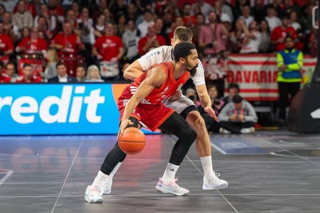 Spencer Dinwiddie FC Bayern Basketball, 26 with Dusan Neskovic MLP Academics Heidelberg, 07 , GER, FC Bayern Basketball vs MLP Academics Heidelberg, Basketball, easycredit Basketball Bundesliga, Matchday 6, Season 2025 2026, 03 11 2025, GER, FC Bayern Basketball vs MLP Academics Heidelberg, Basketball, easycredit Basketball Bundesliga, Matchday 6, Season 2025 2026, 03 11 2025 Munich Copyright: xEibner-Pressefoto JennixMaulx EP_JML