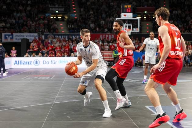 Dusan Neskovic MLP Academics Heidelberg, 07 with Spencer Dinwiddie FC Bayern Basketball, 26 and Justinian Jessup FC Bayern Basketball, 10 , GER, FC Bayern Basketball vs MLP Academics Heidelberg, Basketball, easycredit Basketball Bundesliga, Matchday 6, 2025 2026 season, 03 11 2025, GER, FC Bayern Basketball vs MLP Academics Heidelberg, Basketball, easycredit Basketball Bundesliga, Matchday 6, 2025 2026 season, 03 11 2025 Munich Copyright: xEibner-Pressefoto JennixMaulx EP_JML