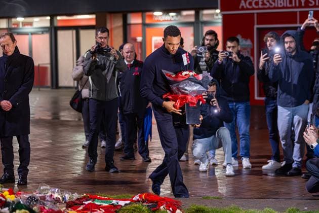 Football - UEFA Champions League - League Phase - Liverpool FC v Real Madrid CF - MD-1 LIVERPOOL, ENGLAND - Monday, November 3, 2025: Real Madrid s Trent Alexander-Arnold wreaths to pay tribute to his former Liverpool team-mate Diogo Jota, who died in a car accident in July, after a press conference, PK, Pressekonferenz at Anfield ahead of the UEFA Champions League game between Liverpool FC and Real Madrid CF. (Photo by David Rawcliffe Propaganda) LIVERPOOL Anfield MERSEYSIDE ENGLAND  Copyright: xDavidxRawcliffex P2025-11-03-Liverpool_Real_Madrid_MD-1-99
