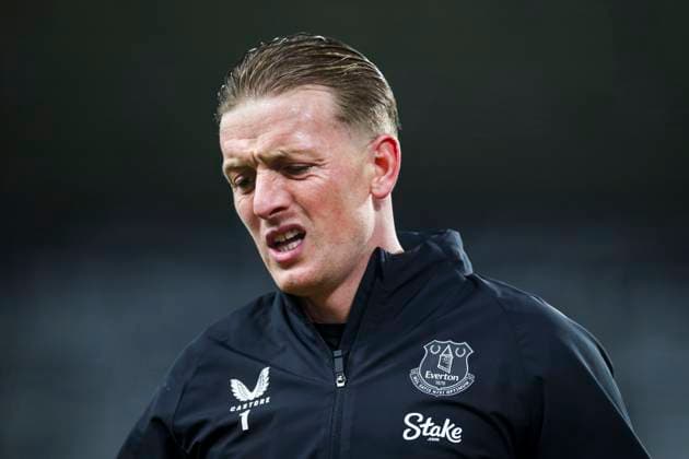 Sunderland v Everton, Premier League Everton goalkeeper Jordan Pickford (1) warm up during the Sunderland v Everton English Premier League match at the Stadium of Light, Sunderland, England on 3 November 2025 Credit: Phil Duncan Every Second Media Editorial use only. All images are copyright Every Second Media Limited. No images may be reproduced without prior permission. All rights reserved. Premier League and Football League images are subject to licensing agreements with Football DataCo Limited. see https: www.football-dataco.com Copyright: xIMAGO EveryxSecondxMediax ESM-1653-0016 PhilxDuncanx xEveryxSecondxMediax