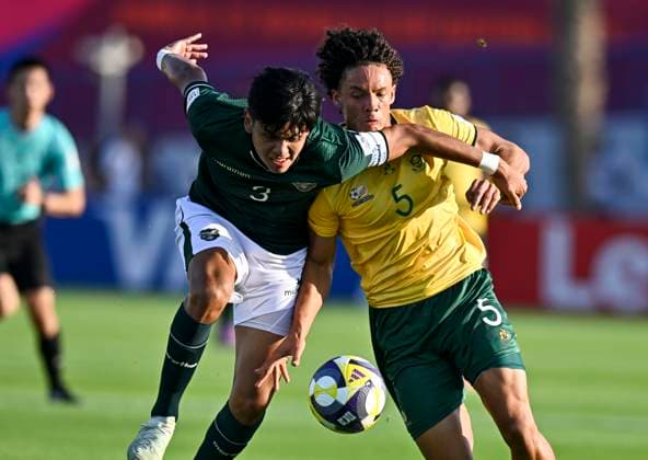 South Africa v Bolivia: Group A - FIFA U-17 World Cup Qatar 2025 HENDRICKS Luke (R) of South Africa and MENA Fernando of Bolivia in action during the FIFA U-17 World cup Qatar 2025 group A match between South Africa and Bolivia in Doha, Qatar, on November 3, 2025 DOHA Qatar Copyright: xNOUSHADx