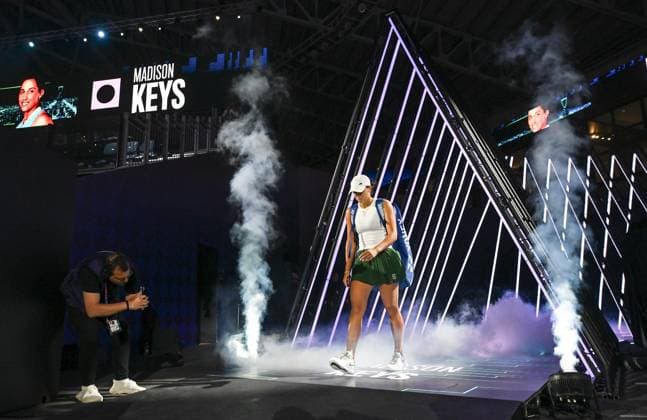 WTA, Tennis Damen Finals 2025 in Riyadh - Day Three RIYADH, SAUDI ARABIA - NOVEMBER 3: Madison Keys of the United States arrives ahead of her second group-stage match against compatriot Amanda Anisimova, on Day 3 of the 2025 WTA Finals, part of the Hologic WTA Tour, at King Saud University Indoor Arena in Riyadh, Saudi Arabia, on November 3, 2025. Artur Widak Anadolu Riyadh Saudi Arabia. Editorial use only. Please get in touch for any other usage.  Copyright: x2025xAnadoluxArturxWidakx
