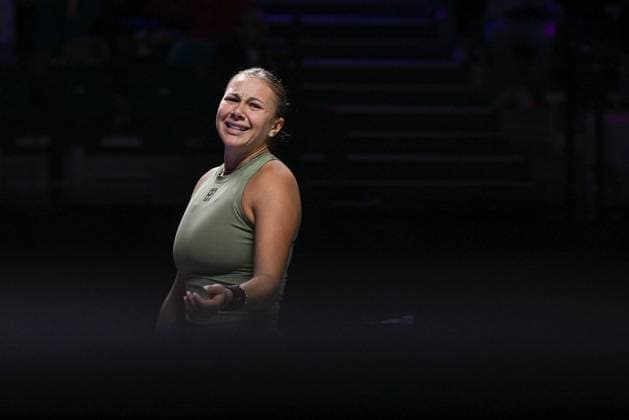 WTA, Tennis Damen Finals 2025 in Riyadh - Day Three RIYADH, SAUDI ARABIA - NOVEMBER 3: Amanda Anisimova of the United States plays against compatriot Madison Keys during their second group-stage match on Day 3 of the 2025 WTA Finals, part of the Hologic WTA Tour, at King Saud University Indoor Arena in Riyadh, Saudi Arabia, on November 3, 2025. Artur Widak Anadolu Riyadh Saudi Arabia. Editorial use only. Please get in touch for any other usage.  Copyright: x2025xAnadoluxArturxWidakx