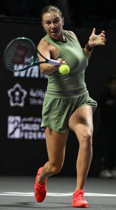 WTA, Tennis Damen Finals 2025 in Riyadh - Day Three RIYADH, SAUDI ARABIA - NOVEMBER 3: Amanda Anisimova of the United States plays against compatriot Madison Keys during their second group-stage match on Day 3 of the 2025 WTA Finals, part of the Hologic WTA Tour, at King Saud University Indoor Arena in Riyadh, Saudi Arabia, on November 3, 2025. Artur Widak Anadolu Riyadh Saudi Arabia. Editorial use only. Please get in touch for any other usage.  Copyright: x2025xAnadoluxArturxWidakx