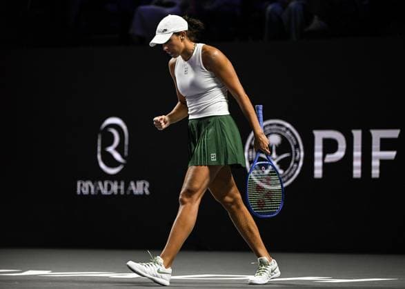 WTA, Tennis Damen Finals 2025 in Riyadh - Day Three RIYADH, SAUDI ARABIA - NOVEMBER 3: Madison Keys of the United States plays against compatriot Amanda Anisimova during their second group-stage match on Day 3 of the 2025 WTA Finals, part of the Hologic WTA Tour, at King Saud University Indoor Arena in Riyadh, Saudi Arabia, on November 3, 2025. Artur Widak Anadolu Riyadh Saudi Arabia. Editorial use only. Please get in touch for any other usage.  Copyright: x2025xAnadoluxArturxWidakx