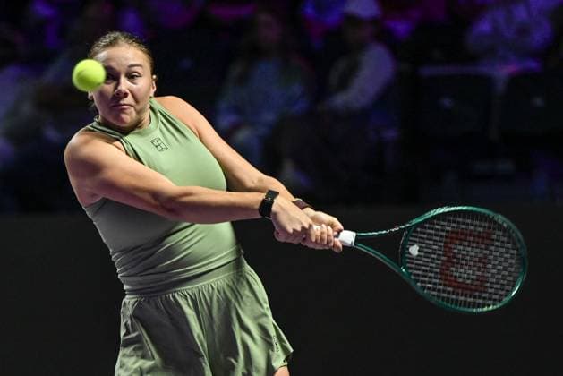 WTA, Tennis Damen Finals 2025 in Riyadh - Day Three RIYADH, SAUDI ARABIA - NOVEMBER 3: Amanda Anisimova of the United States plays against compatriot Madison Keys during their second group-stage match on Day 3 of the 2025 WTA Finals, part of the Hologic WTA Tour, at King Saud University Indoor Arena in Riyadh, Saudi Arabia, on November 3, 2025. Artur Widak Anadolu Riyadh Saudi Arabia. Editorial use only. Please get in touch for any other usage.  Copyright: x2025xAnadoluxArturxWidakx