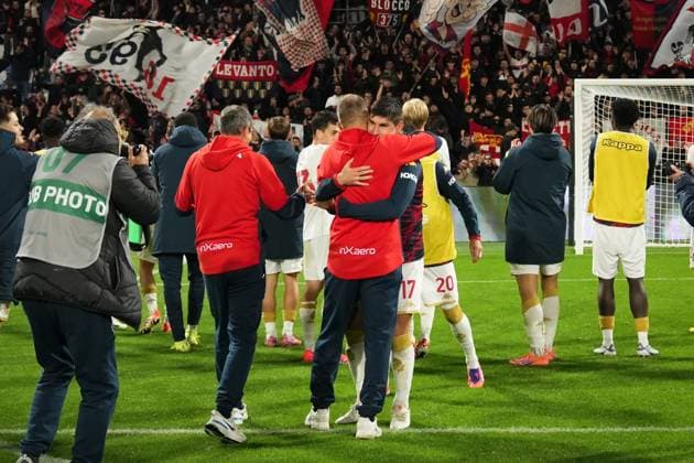 GenoaÕs Mimmo Domenico Criscito and GenoaÕs Ruslan Malinovskyi celebrate for the victory at the end of the Serie A soccer match between Sassuolo and Genoa at the Mapei Stadium Cittˆ del Tricolore in Reggio Emilia, north Italy - Monday, November 3, 2025 - - Soccer -  Copyright: xMassimoxPaolone LaPressex