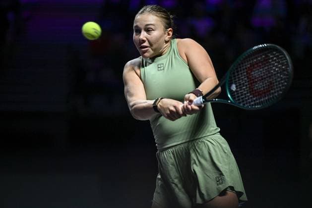 WTA, Tennis Damen Finals 2025 in Riyadh - Day Three RIYADH, SAUDI ARABIA - NOVEMBER 3: Amanda Anisimova of the United States plays against compatriot Madison Keys during their second group-stage match on Day 3 of the 2025 WTA Finals, part of the Hologic WTA Tour, at King Saud University Indoor Arena in Riyadh, Saudi Arabia, on November 3, 2025. Artur Widak Anadolu Riyadh Saudi Arabia. Editorial use only. Please get in touch for any other usage.  Copyright: x2025xAnadoluxArturxWidakx