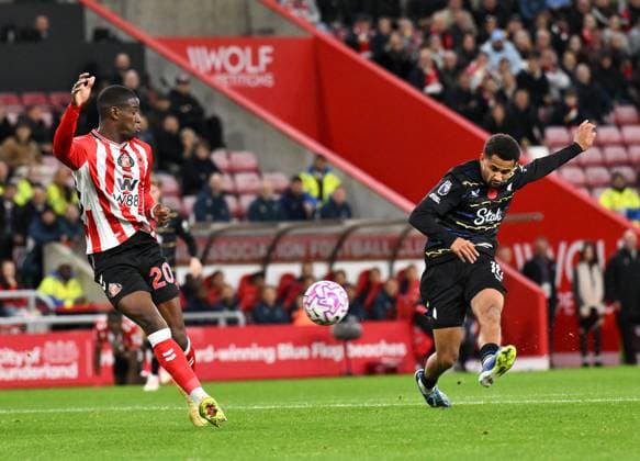 Iliman Ndiaye of Everton scores their first goal Sunderland v Everton, Premier League, Football, Stadium of Light, Sunderland, UK - 03 Nov 2025Sunderland Stadium of Light United Kingdom EDITORIAL USE ONLY No use with unauthorised audio, video, data, fixture lists, club league logos or live services. Online in-match use limited to 120 images, no video emulation. No use in betting, games or single club league player publications. Copyright: xRichardxLee Shutterstockx 15641961ab