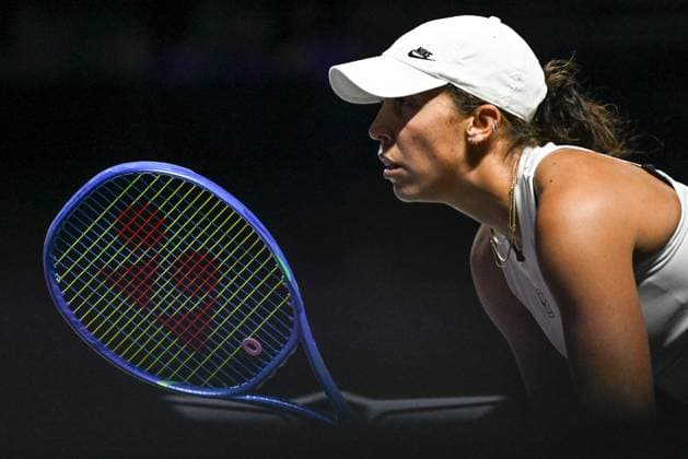WTA, Tennis Damen Finals 2025 in Riyadh - Day Three RIYADH, SAUDI ARABIA - NOVEMBER 3: Madison Keys of the United States plays against compatriot Amanda Anisimova during their second group-stage match on Day 3 of the 2025 WTA Finals, part of the Hologic WTA Tour, at King Saud University Indoor Arena in Riyadh, Saudi Arabia, on November 3, 2025. Artur Widak Anadolu Riyadh Saudi Arabia. Editorial use only. Please get in touch for any other usage.  Copyright: x2025xAnadoluxArturxWidakx