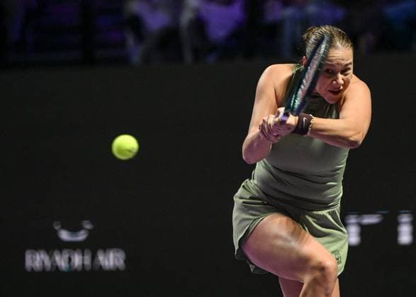 WTA, Tennis Damen Finals 2025 in Riyadh - Day Three RIYADH, SAUDI ARABIA - NOVEMBER 3: Amanda Anisimova of the United States plays against compatriot Madison Keys during their second group-stage match on Day 3 of the 2025 WTA Finals, part of the Hologic WTA Tour, at King Saud University Indoor Arena in Riyadh, Saudi Arabia, on November 3, 2025. Artur Widak Anadolu Riyadh Saudi Arabia. Editorial use only. Please get in touch for any other usage.  Copyright: x2025xAnadoluxArturxWidakx