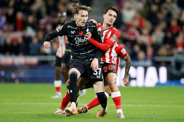 Sunderland v Everton - Premier League James Garner of Everton and Enzo Le Fee of Sunderland challenge during the Premier League match between Sunderland and Everton at Stadium of Light on November 3, 2025 in Sunderland, United Kingdom. Sunderland Stadium of Light England United Kingdom Copyright: xRichardxSellers Sportsphoto APLx 14140261