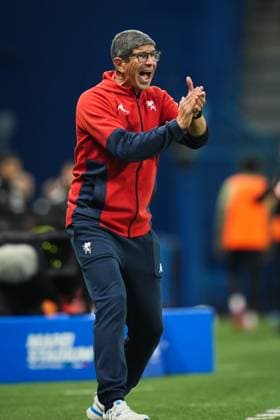 GenoaÕs head coach Roberto Murgita shouts instructions to his players during the Serie A soccer match between Sassuolo and Genoa at the Mapei Stadium Cittˆ del Tricolore in Reggio Emilia, north Italy - Monday, November 3, 2025 - - Soccer -  Copyright: xMassimoxPaolone LaPressex
